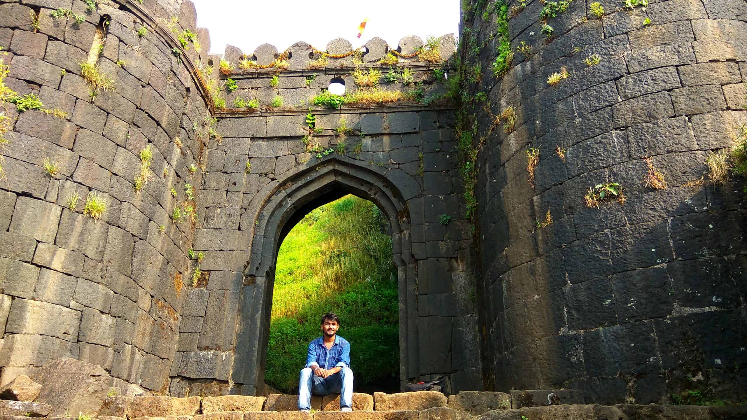 must visit forts near pune